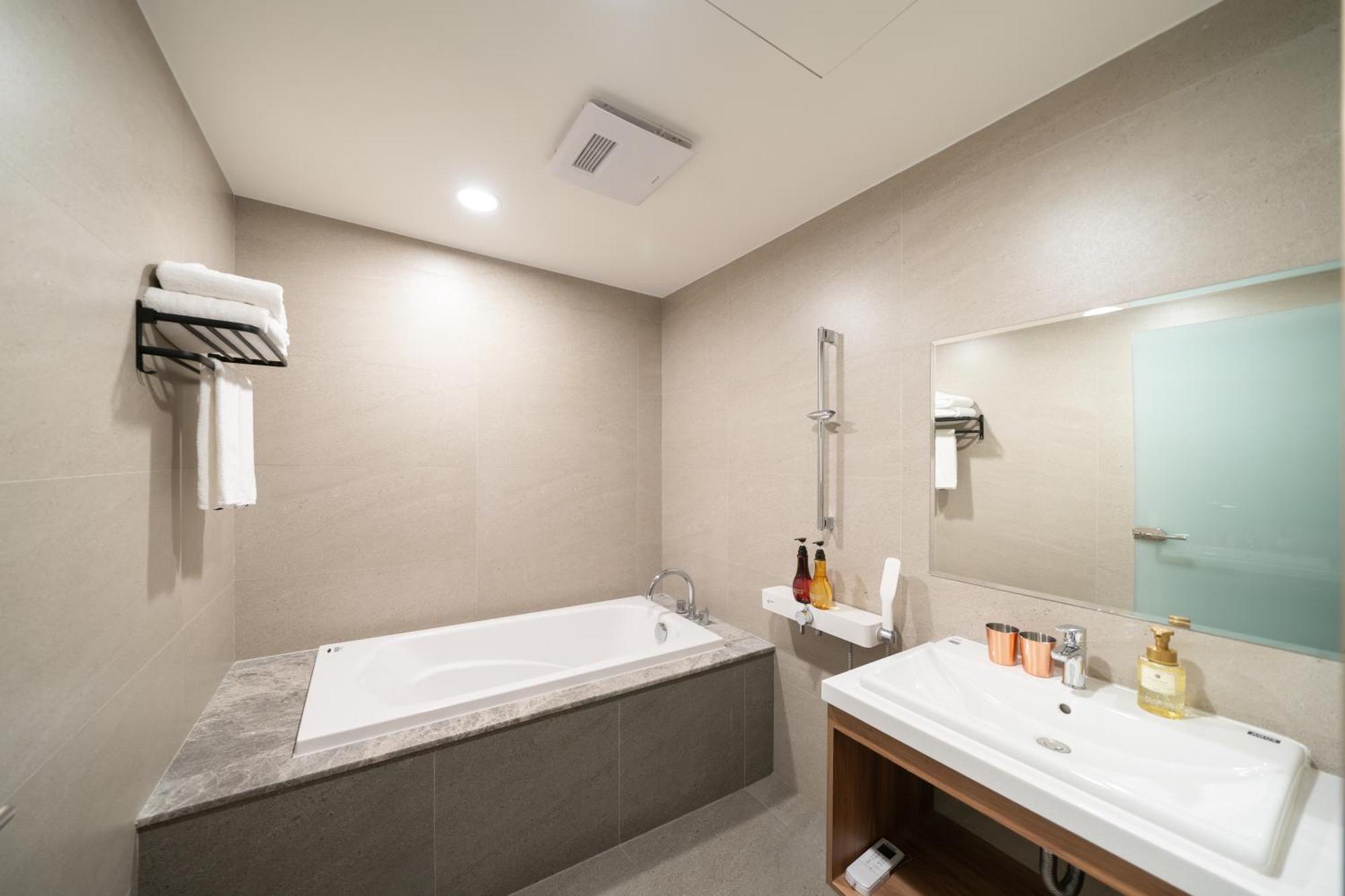 Ferienwohnung 禾淞津別邸 Kashotsu Bettei Taichung Exterior foto